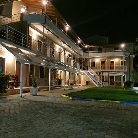 Dolce Italia Hotel Radhime Bagian luar foto
