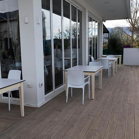 Dolce Italia Hotel Radhime Bagian luar foto