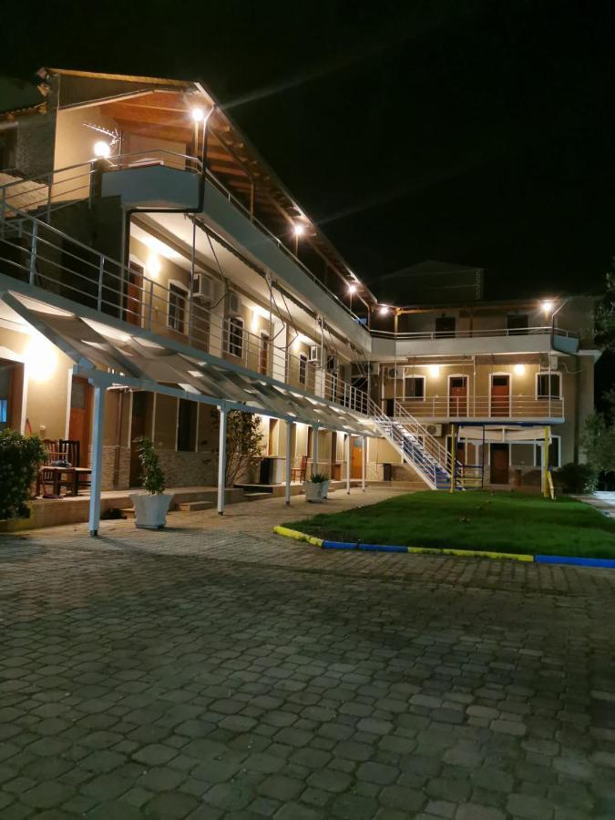 Dolce Italia Hotel Radhime Bagian luar foto