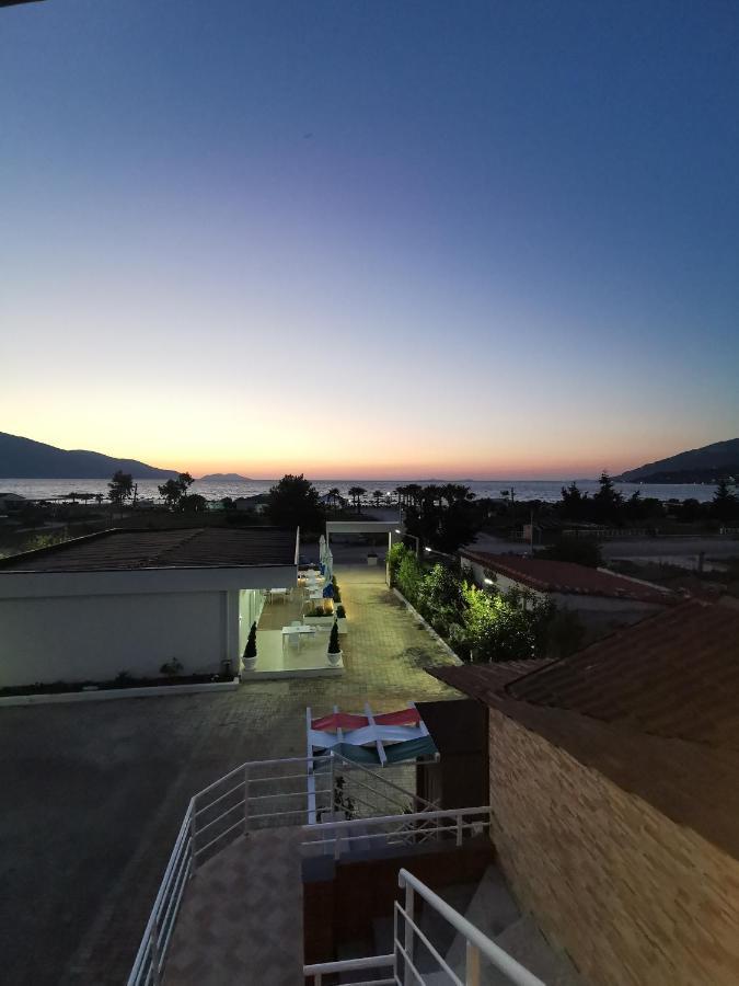 Dolce Italia Hotel Radhime Bagian luar foto