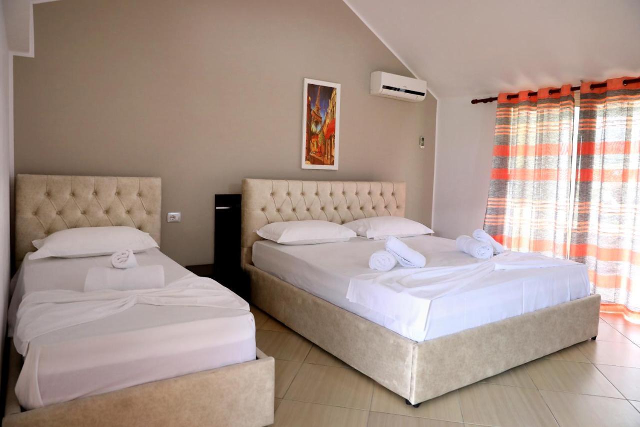 Dolce Italia Hotel Radhime Bagian luar foto