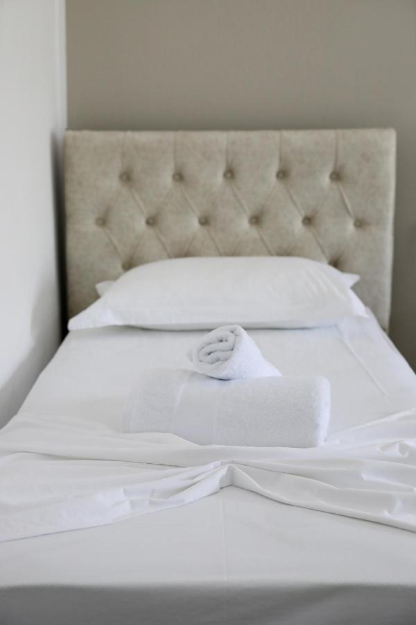 Dolce Italia Hotel Radhime Bagian luar foto