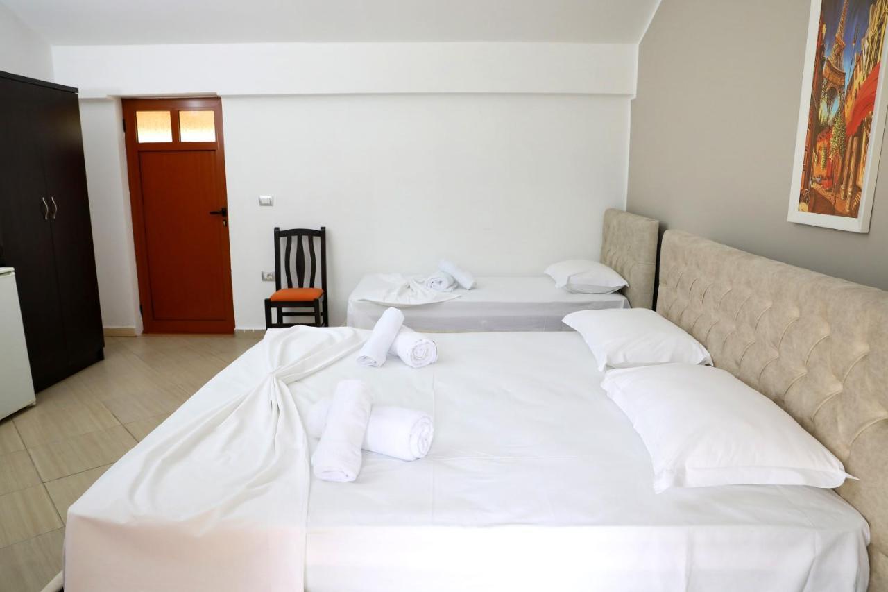 Dolce Italia Hotel Radhime Bagian luar foto